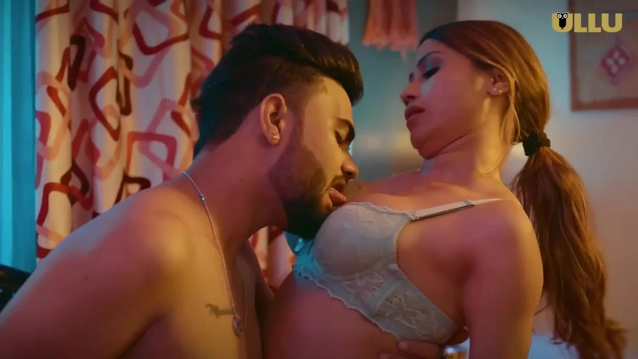 Aadhi Gharwali E6 – ULLU Hindi Porn Web Series